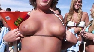 Шикарную японку ебут толпой