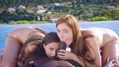 Японский сынок кончил в писю мамке и слизал сперму