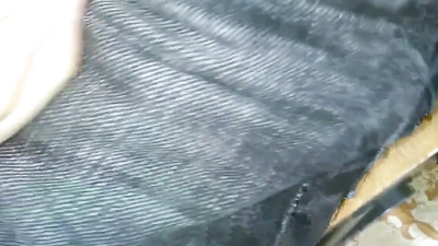 Чулки засунула в пизду